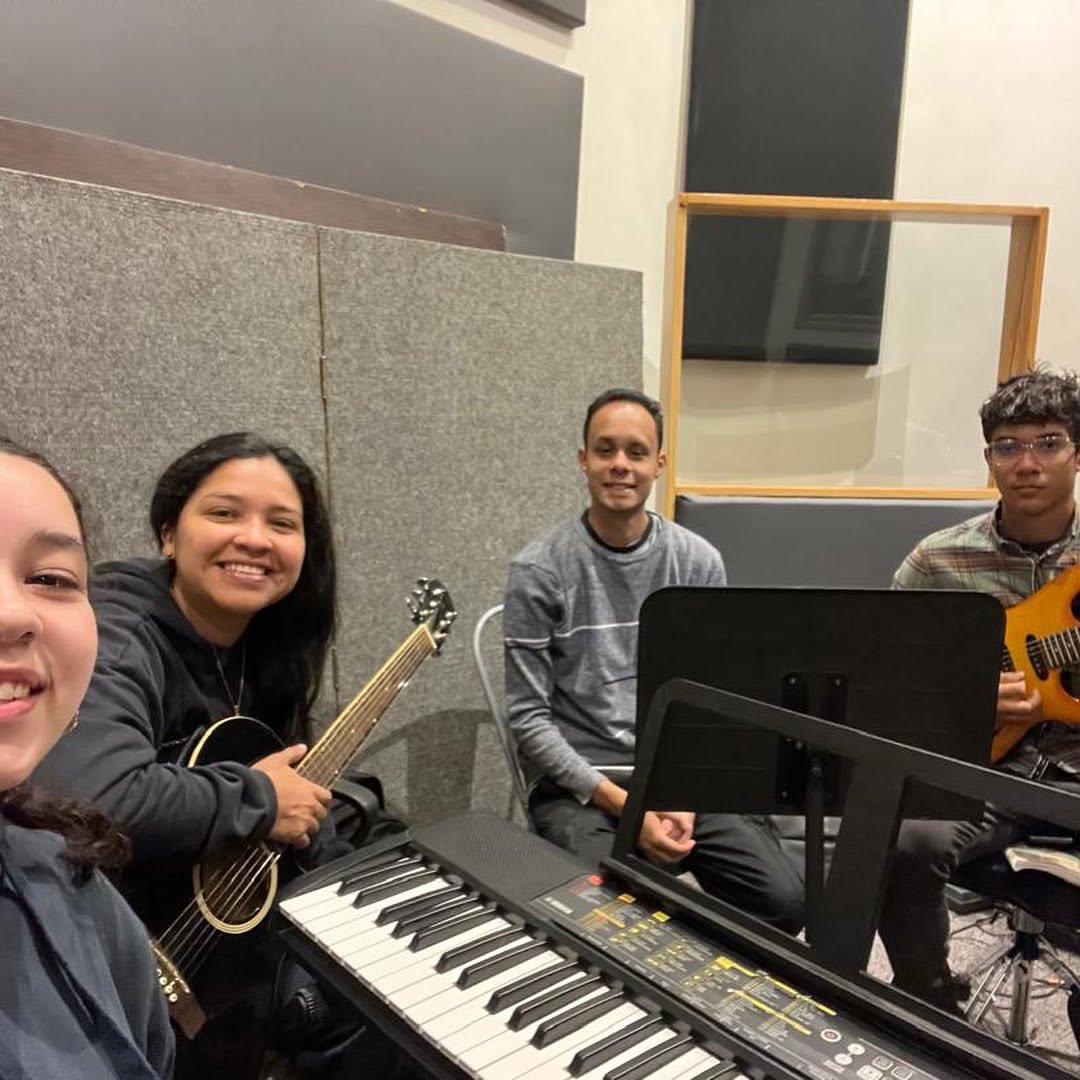 Presentación musical de estudiantes de AG Academy